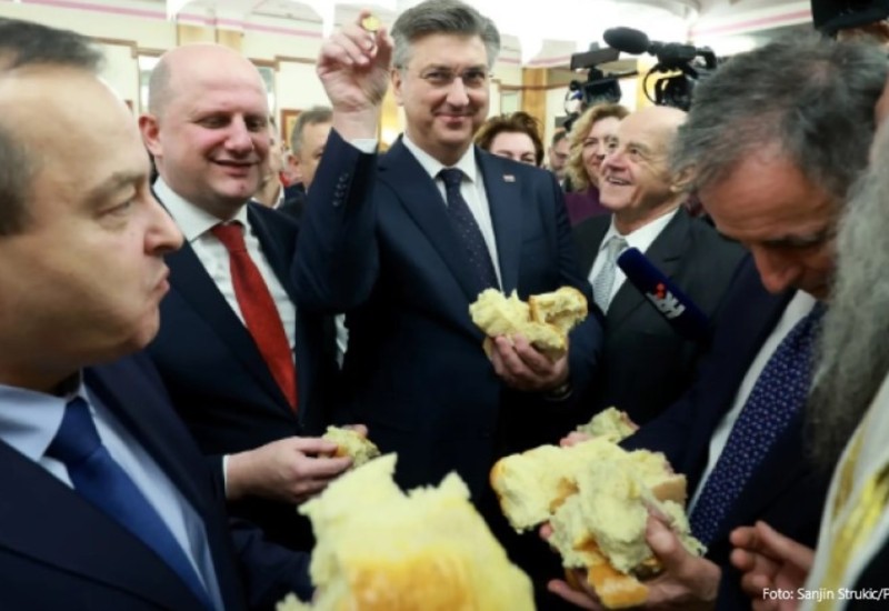 Dačić, Porfirije i Plenković lomili česnicu: Hrvatski premijer našao novčić