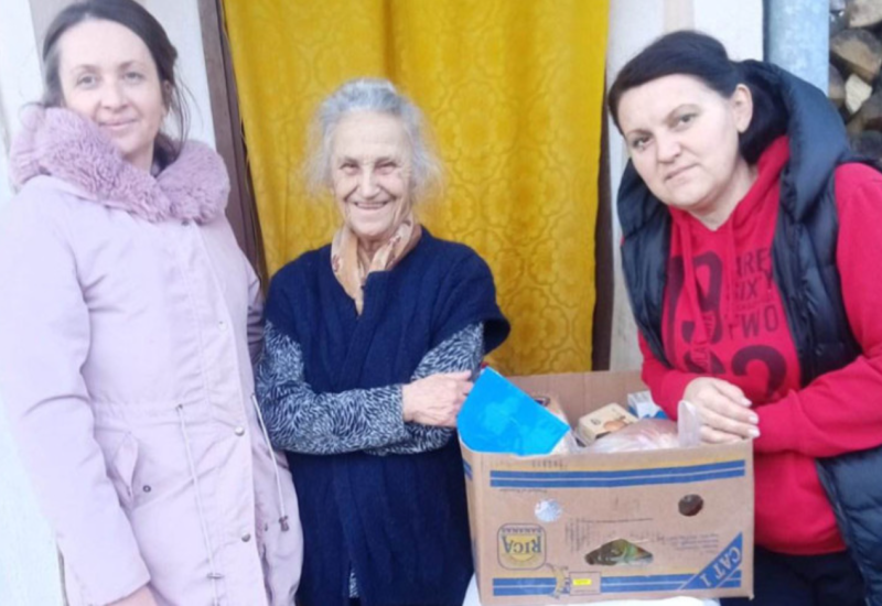 Paketi za 43 porodice iz Mrkonjić Grada povodom Božića