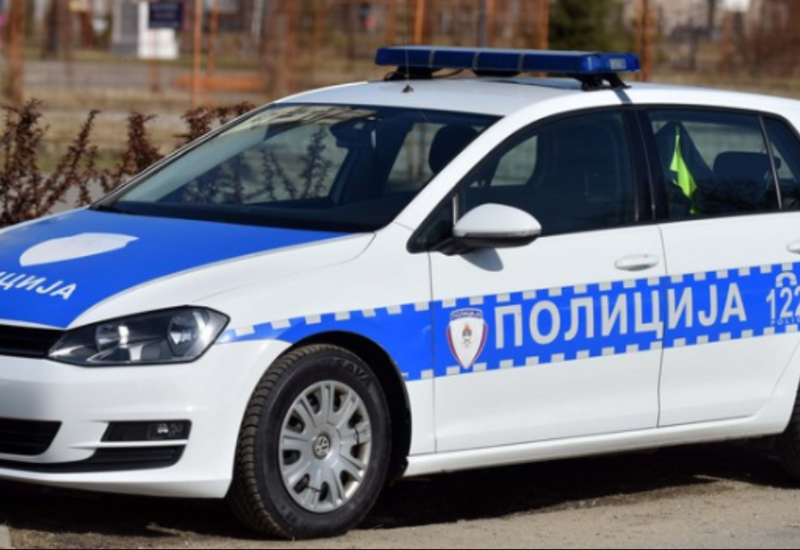 Policija identifikovala četiri osobe koje su poskidale zastave Republike Srpske u Janji