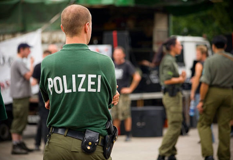 Tinejdžer izbo majku i sestru nožem