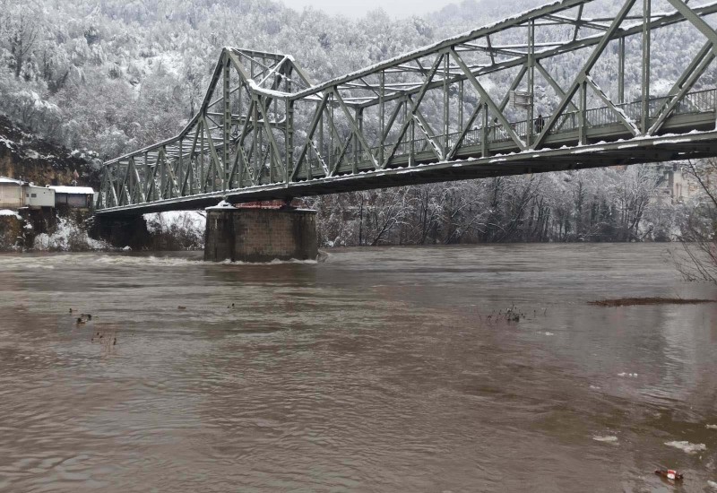 Raste nivo Drine u Zvorniku: Najugroženiji Karakaj i Šepak, civilna zaštita na terenu