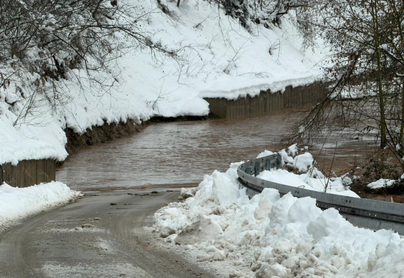 Pregled stanja u FBiH: Rastu vodostaji rijeka, poplave i kvarovi na mreži, službe u pripravnosti
