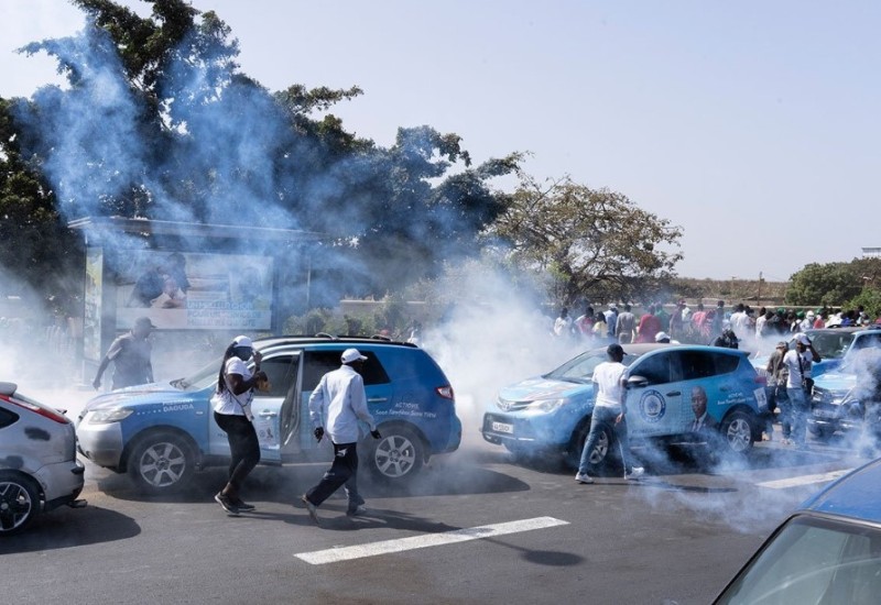 Haos u nekad stabilnoj zemlji: Otkazani izbori, vlast gasi internet i TV
