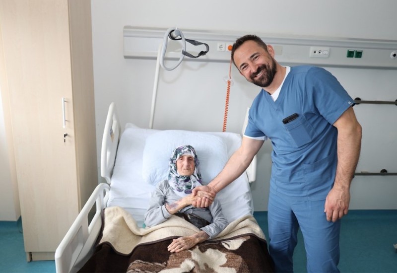 Baki (101) ugrađen vještački kuk na UKC-u RS