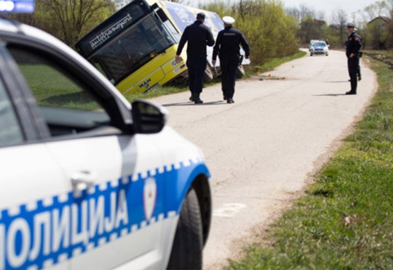 Sedam putnika prevezeno u bolnicu nakon slijetanja autobusa kod Prijedora