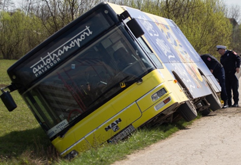 Direktor prijedorske bolnice saopštio stanje đaka povrijeđenih u autobusu