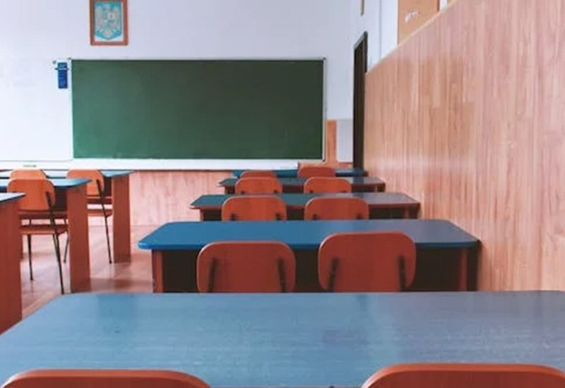 Maloljetnik elektrošokom napao radnika škole