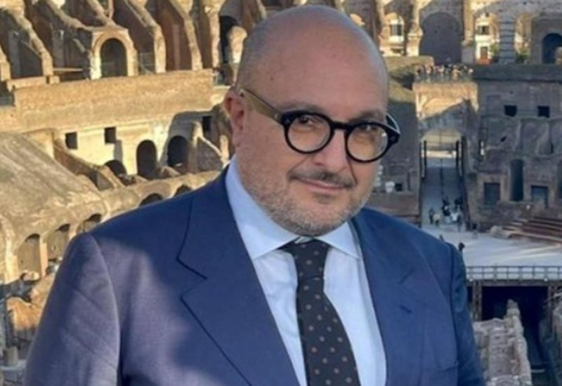 Ministar podnio ostavku zbog ljubavnice