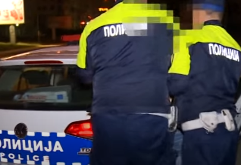 BANJA LUKA: Automobil završio u dvorištu kuće