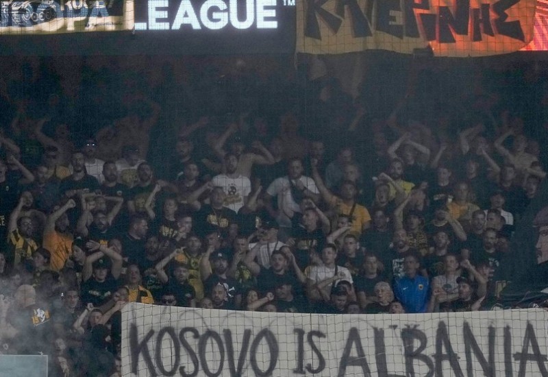Grčki navijači izbacili transparent: "Kosovo je Albanija" (FOTO)