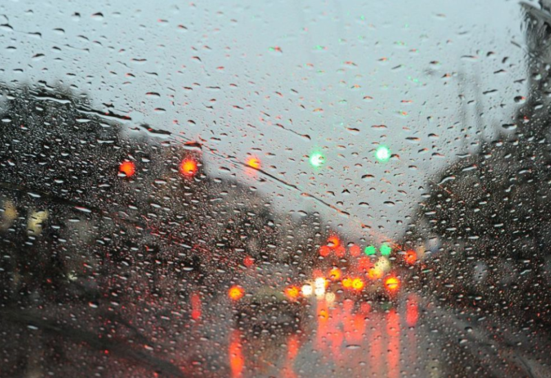 Saobraćaj se odvija po mokrim i klizavim kolovozima sa smanjenom vidljivosti