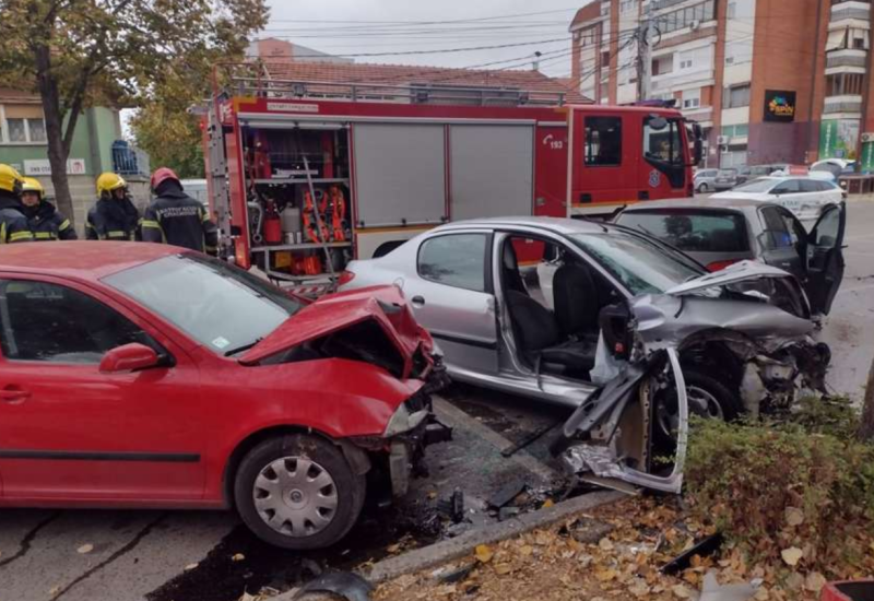 Vatrogasci izvlačili povrijeđene iz teškog lančanog sudara