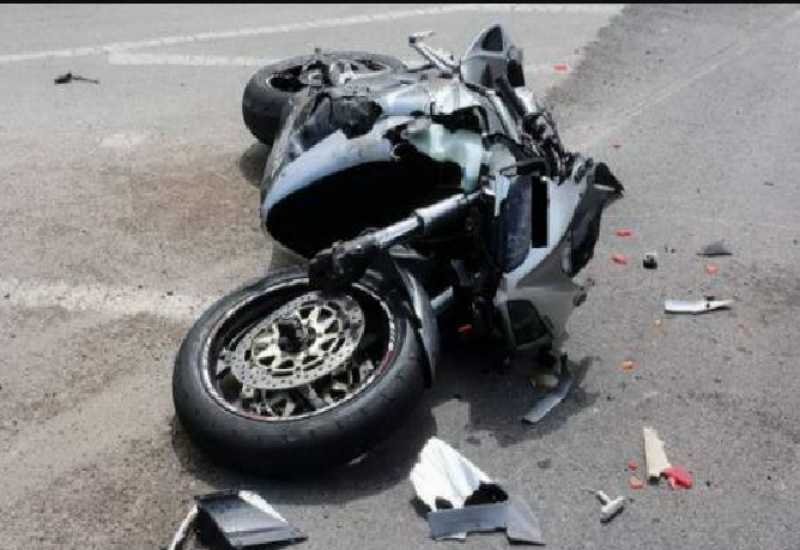 Maloljetnik poginuo nakon stravičnog sudara tri motocikla