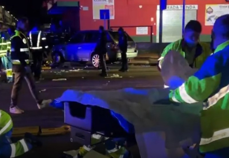 Četiri osobe poginule, a osam povrijeđeno u naletu automobila