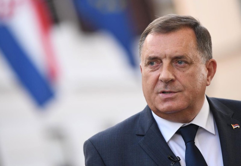 Dodik čestitao Handkeu rođendan