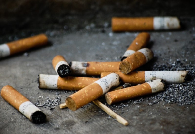 Španija uvodi novi zakon: Proizvođači cigareta plaćaju čišćenje ulica od pikavaca