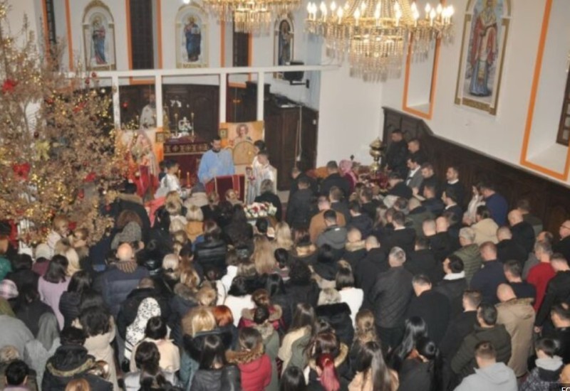 Puni hramovi vjernika: Evo kako se u hramovima širom Srpske dočekao Božić