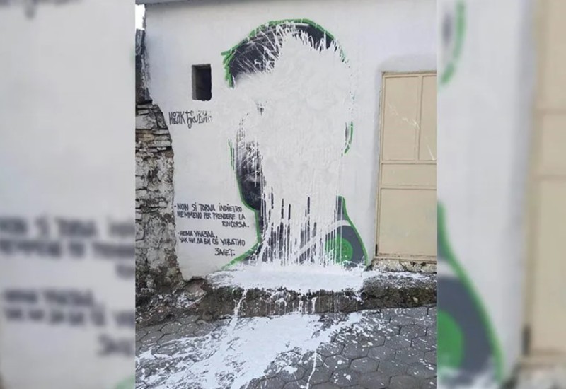 Uništen mural Novaka Đokovića u Orahovcu
