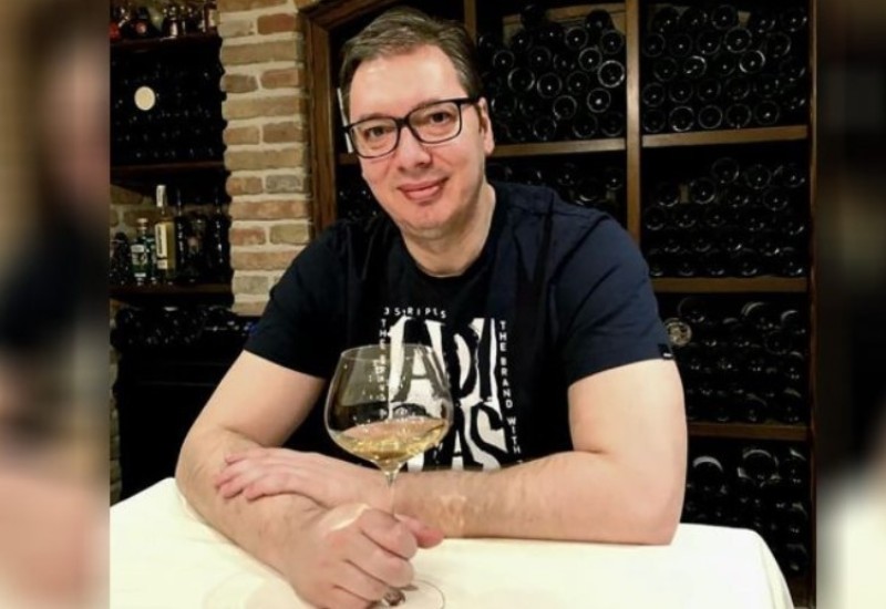 Vučića prozivaju da je pijan na snimku sa Instagrama, on tvrdi da ne konzumira ni kafu (VIDEO)