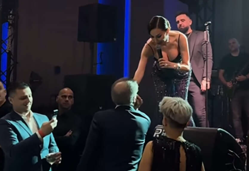 Hrvati pobjesnili zbog bjegunca: Zdravko Mamić poljubio Ceci ruku, častio orkestar, a na ovu pjesmu pocijepao košulju i skočio na sto
