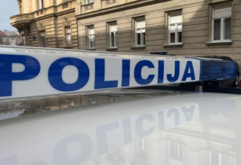 Porodično nasilje: Pijan davio ženu, ona ga napala palicom i nožem