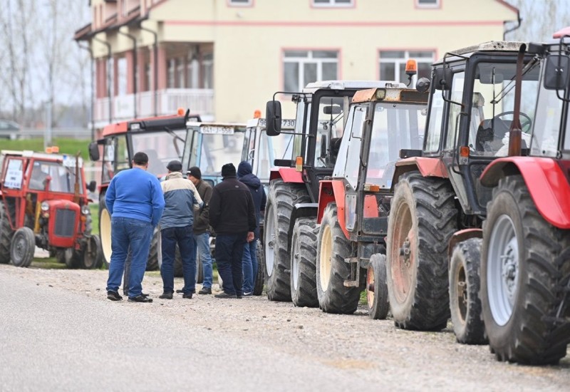 Poljoprivrednici u Bijeljini izašli na ulice: Traže zaštitu domaće proizvodnje i bolje uslove