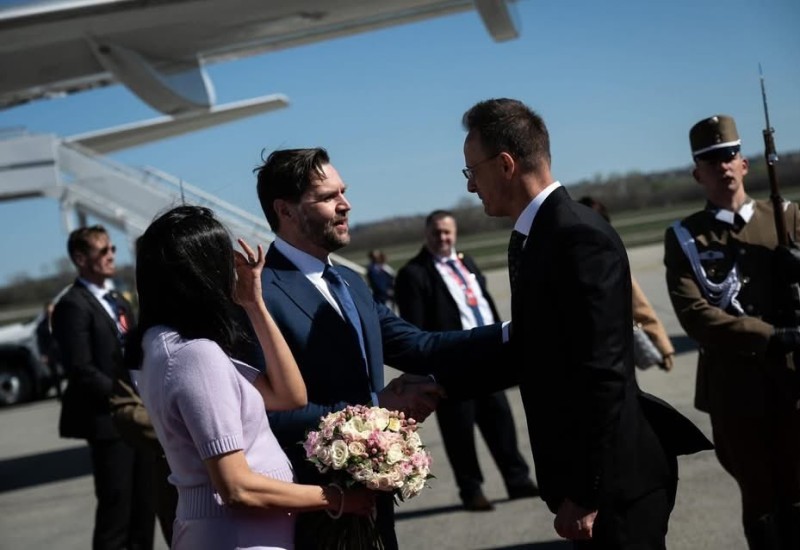 Vens doputovao u Budimpeštu, dočekao ga Peter Sijarto