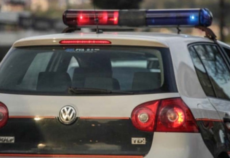 Užas u Tuzli: Muž sjekirom ubio ženu, pa zvao kćerku da joj kaže, sam se predao policiji