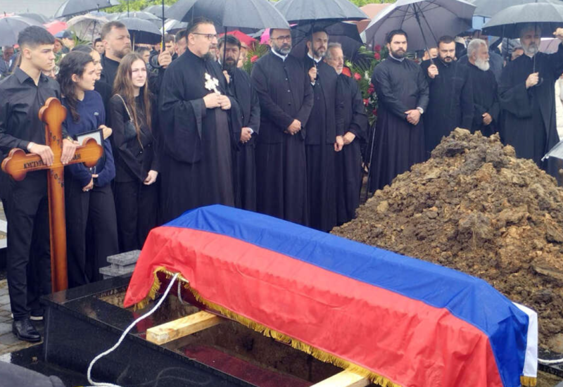 SAHRANJEN BOBAN KUSTURIĆ Uz počasnu paljbu i helikopterski pozdrav ispraćen na vječni počinak