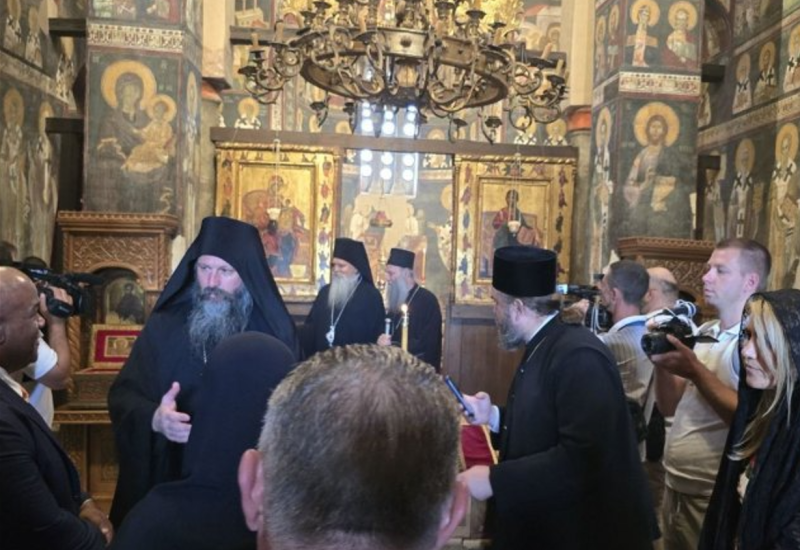 Mitropolit Teodosije u Gračanici dočekao patrijarha Porfirija i Bernsa