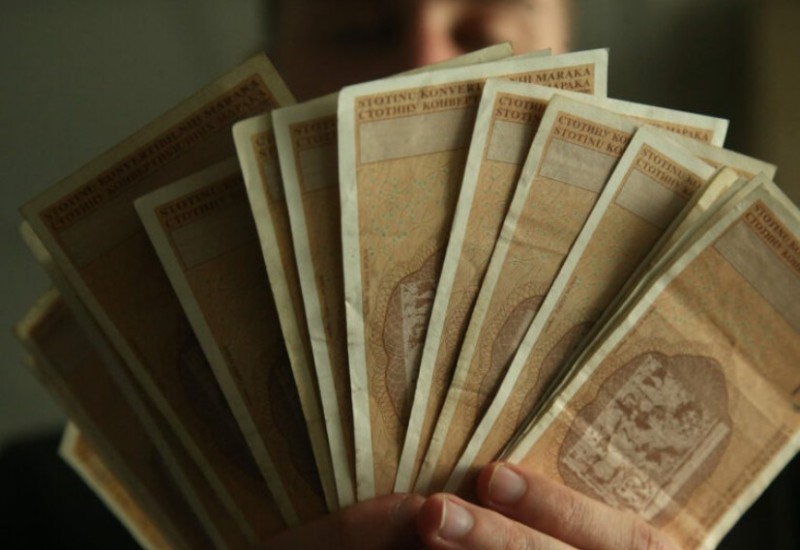 Građani u nevjerici: Banke iz FBiH nude NIŽE KAMATE ljudima u Srpskoj nego one sa sjedištem u Banjaluci