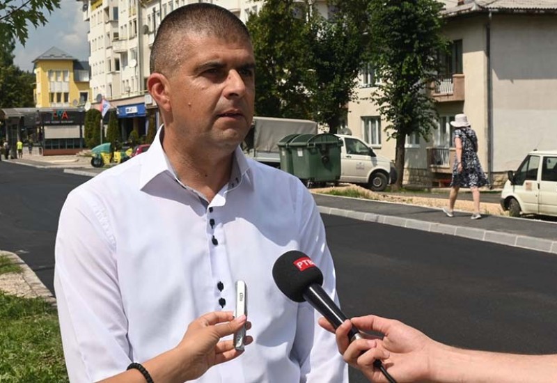 ŠEKARA: PDP i dodatno ponižava SDS i Šarovića, nosača transparenta