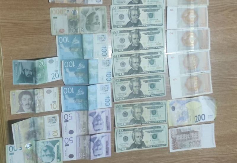 Uhapšen radnik kladionice: Pronašao torbicu prepunu novca i zadržao ga