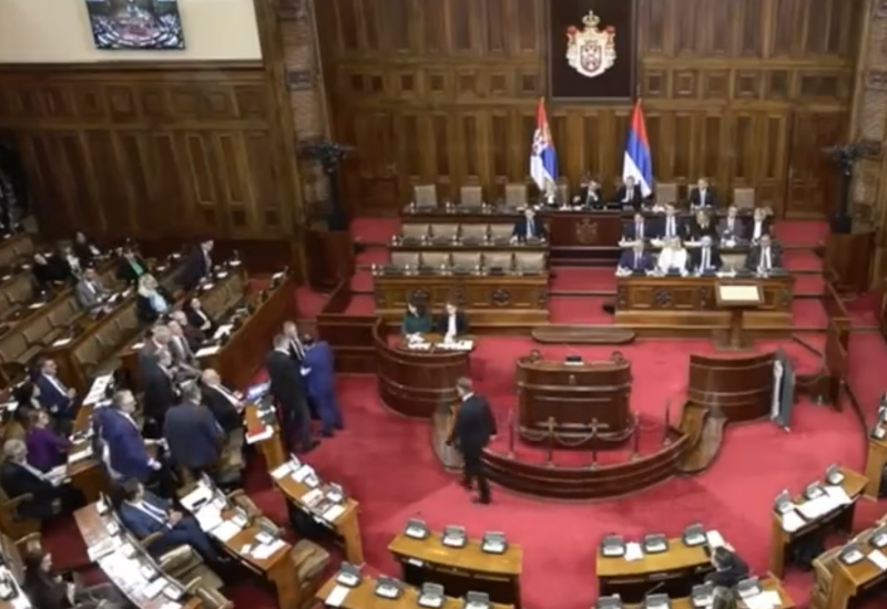 Incident u Skupštini Srbije između poslanika vladajućih i opozicionih stranaka