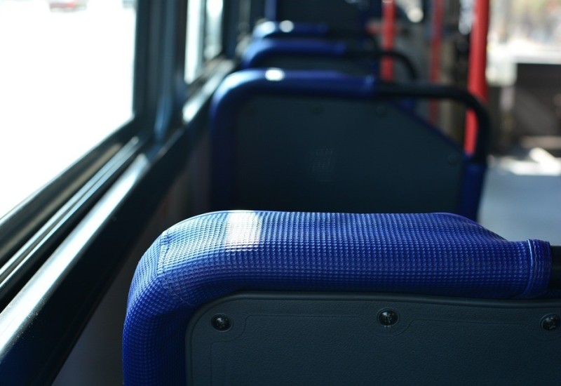 Incident u autobusu: Uhapšen muškarac, dodirivao maloljetnika po butinama