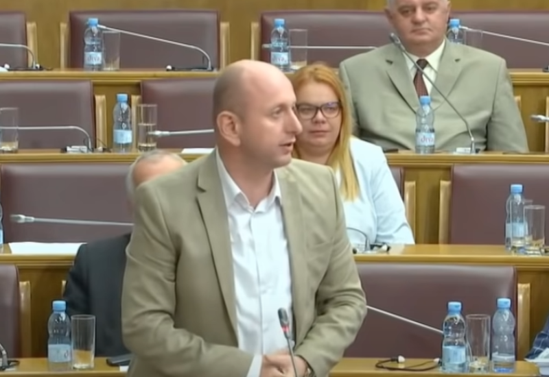Milan Knežević napadnut na podgoričkom aerodromu