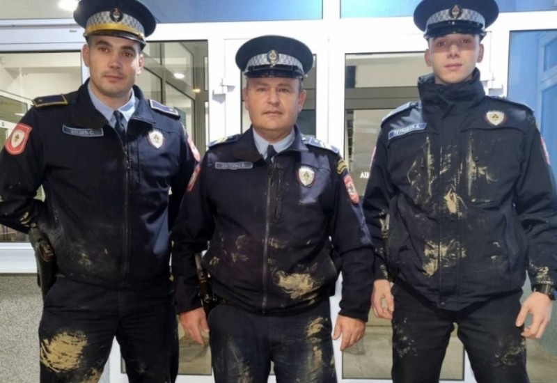 Herojski potez: Policajci pronašli i spasili starijeg muškarca