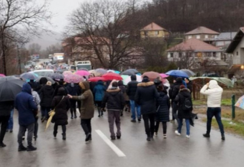 Protest u Štrpcu zbog napada na srpsku djecu na Božić