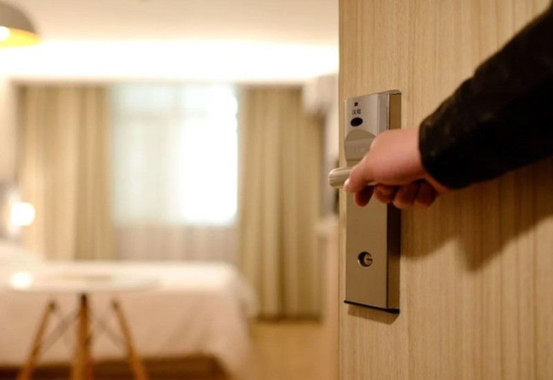Srušio se plafon u hotelu, više od 30 osoba povrijeđeno