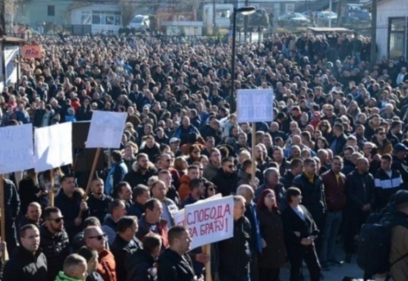 Protest u Štrpcu poslije napada na Srbe na Kosmetu