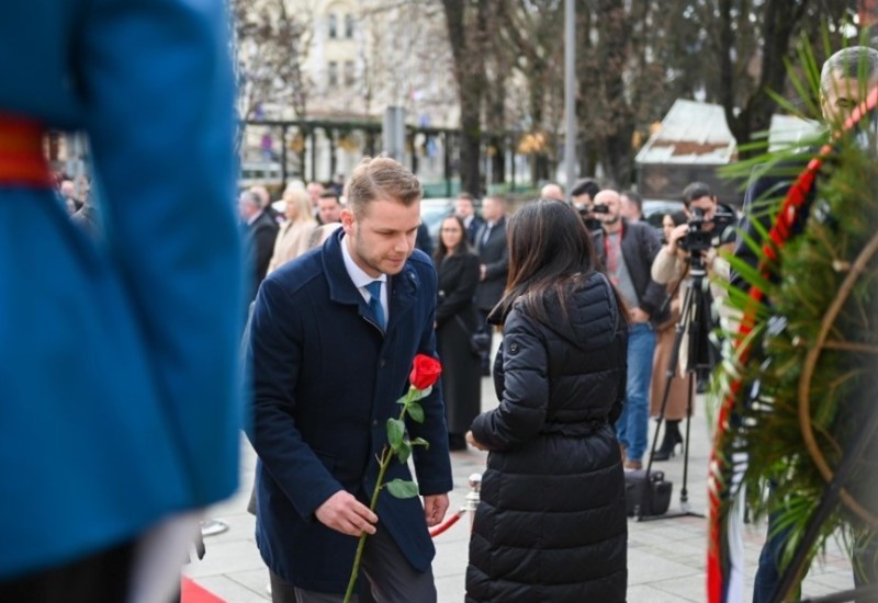 Stanivuković odao počast borcima: Što odvažnije i snažnije obilježavati 9. januar