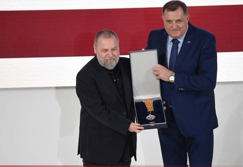 Dodik odlikovao Nikolu Kolju Pejakovića Ordenom časti sa zlatnim zracima