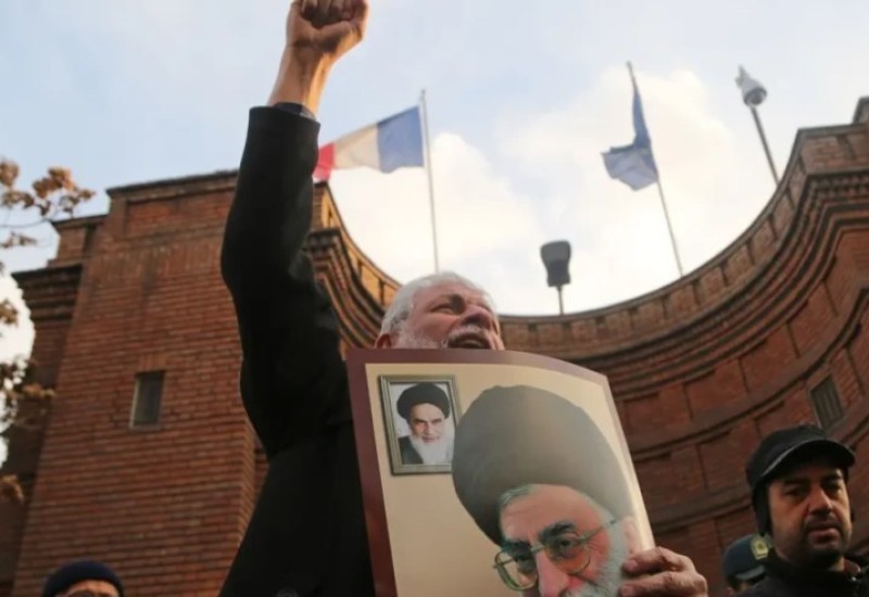 "Charlie Hebdo" uzdrmao Iran, masovni protesti u Teheranu