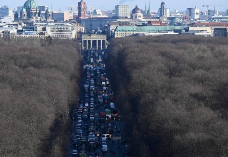 Njemačkoj prijeti državni udar?! Vicekancelar saopštio: Proteste preuzele ekstremističke grupe