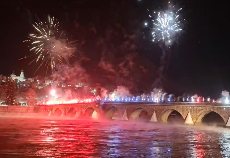 "Delije" u čast Republike Srpske priredile bakljadu i vatromet (VIDEO)