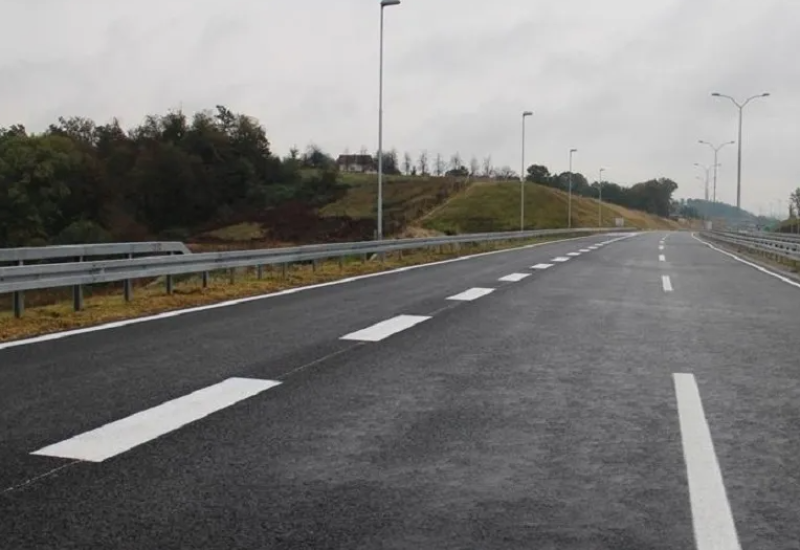 Stanje na putevima: Vozačima se savjetuje oprezna vožnja zbog poledice