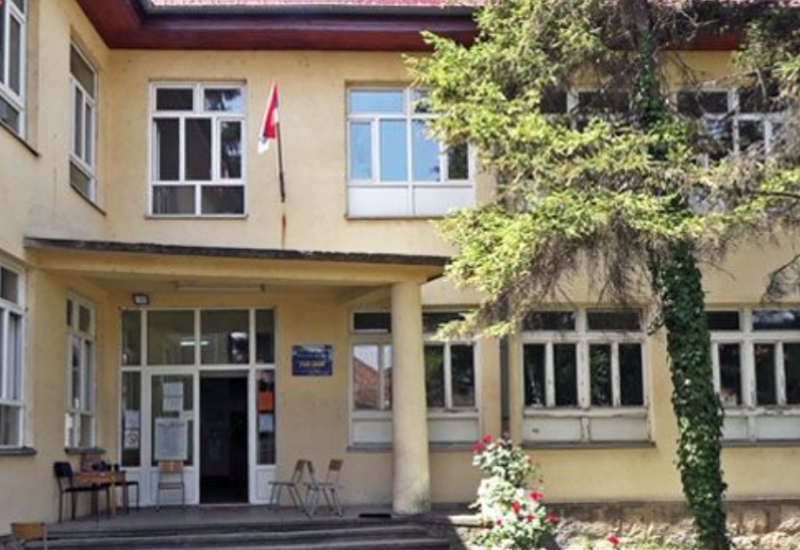 Bomba koju su pronašli đaci u školi u Loznici bila prava, preuzela je policija