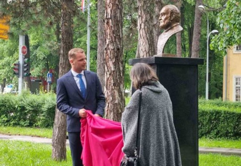 U Banjaluci otkrivena spomen-bista profesoru Predragu Gugi Lazareviću