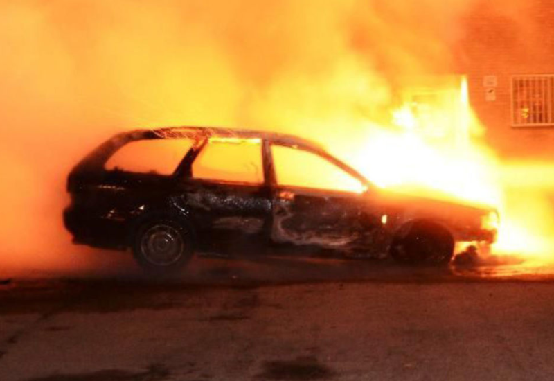 Oglasila se vlasnica automobila zapaljenog u Zvečanu