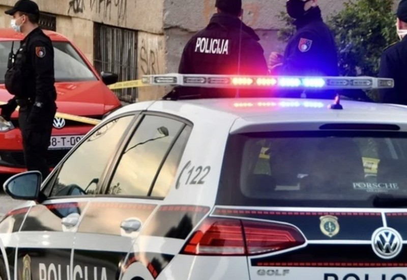 Mladić se ušunjao kroz prozor toaleta i ukrao kasu